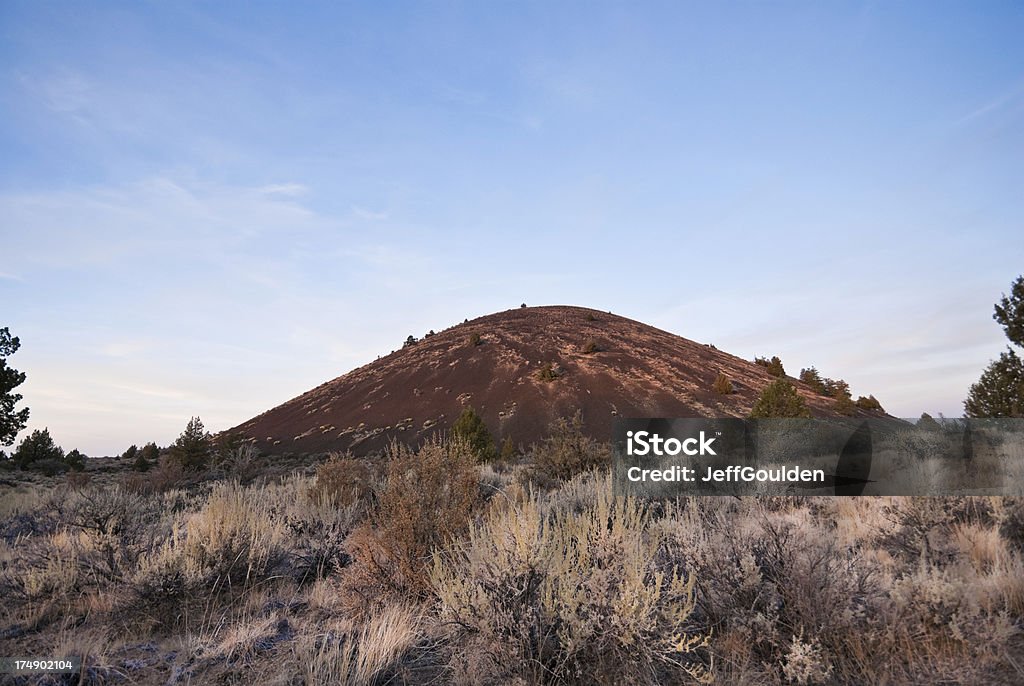 Schonchin Butte ao pôr-do-sol - Foto de stock de América do Norte royalty-free