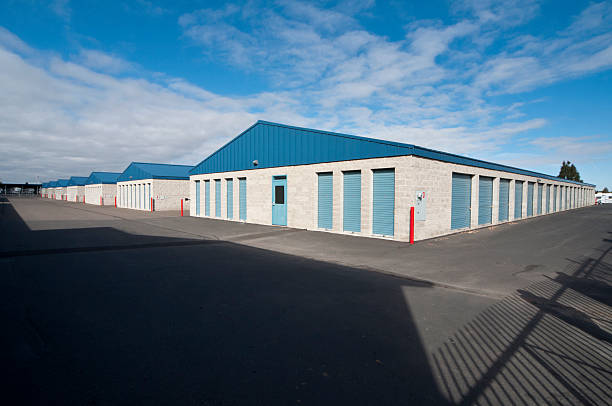 exterior das unidades de armazenagem - storage compartment garage warehouse storage room - fotografias e filmes do acervo