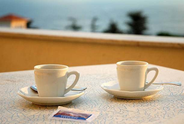 Un capuchino por la mañana - foto de stock