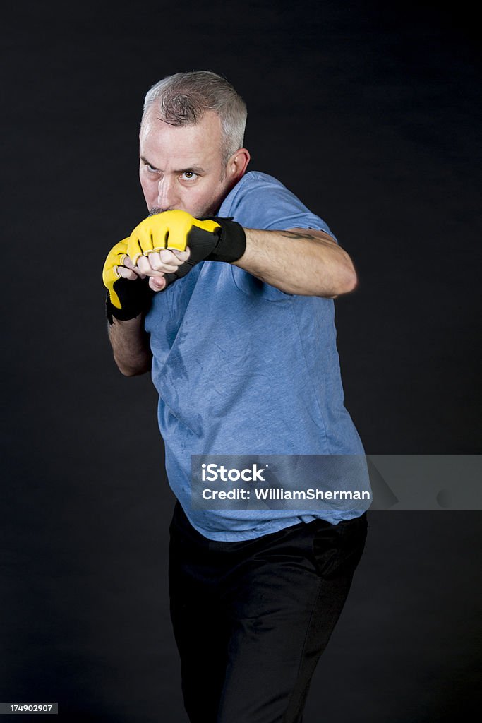 ボクサーにトレーニング、彼の目に焦点 - 1人のロイヤリティフリーストックフォト