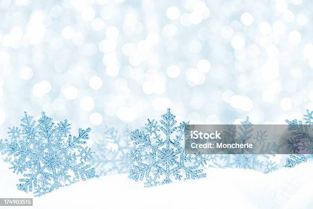 Copos De Nieve Foto de stock y más banco de imágenes de Abstracto - Abstracto, Adorno de navidad, Blanco - Color