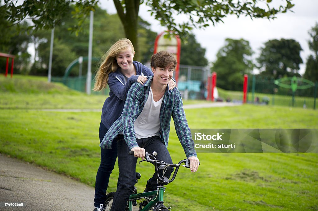 teen Paar im skatepark - Lizenzfrei 16-17 Jahre Stock-Foto