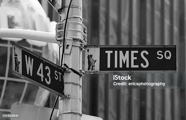 Times Square Street Sign - Fotografie stock e altre immagini di Segnaletica stradale - Segnaletica stradale, Times Square - Manhattan - New York, Ambientazione esterna