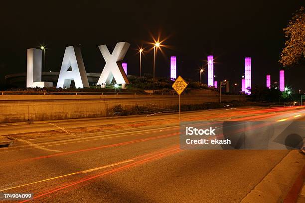 Los Ángeles En La Noche Foto de stock y más banco de imágenes de Aeropuerto LAX - Aeropuerto LAX, Señal - Mensaje, Noche