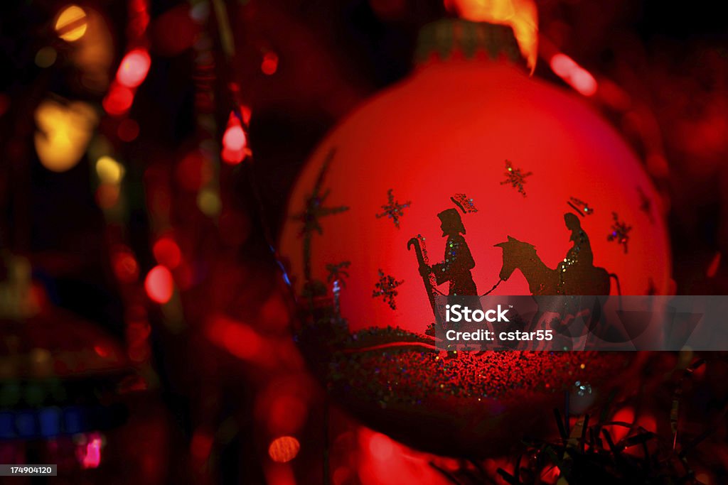 Religione: Silhouette di Natività Natale decorazione rosso - Foto stock royalty-free di Gesù Cristo