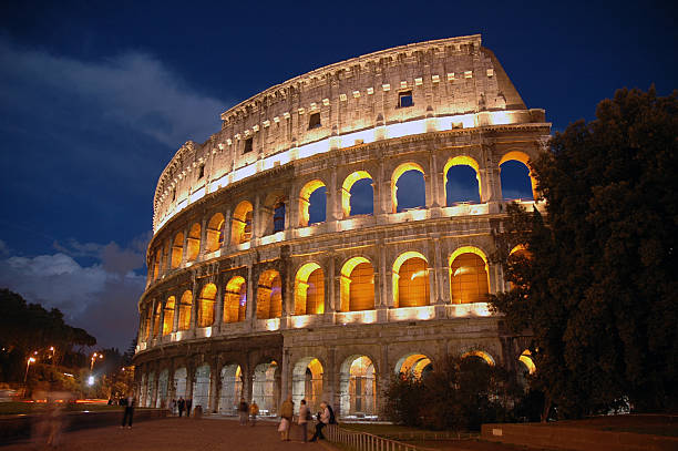 Römisches Colosseum bei Nacht – Foto