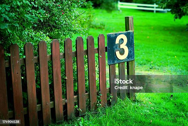 Photo libre de droit de Clôture Croisés banque d'images et plus d'images libres de droit de Arbre - Arbre, Bizarre, Chiffre 3