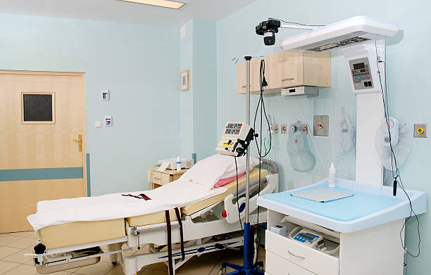interior de hospital-sala de partos - labour room imagens e fotografias de stock