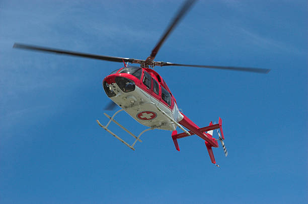 hubschrauber im flug - transport helicopter stock-fotos und bilder