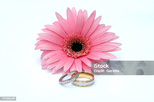 Matrimonio - Fotografie stock e altre immagini di Amore - Amore, Anello - Gioiello, Anello di fidanzamento