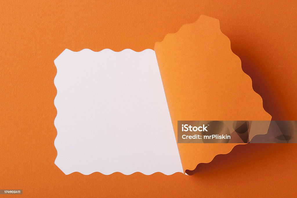 Orange gezackten Karte zeigt leere weiße Papier - Lizenzfrei Abstrakt Stock-Foto