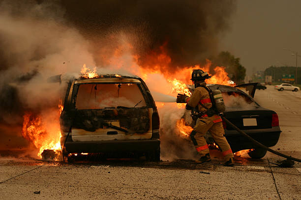 tampa afroamerykańskiej kładzie się samochodu fire - car fire accident land vehicle zdjęcia i obrazy z banku zdjęć