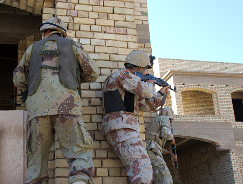 Iraqi Army Soldiers train with U.S. Forces to seize and occupy buidings and structures. 