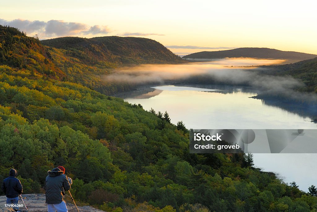 Tôt le matin sur le lac de nuages - Photo de Michigan libre de droits