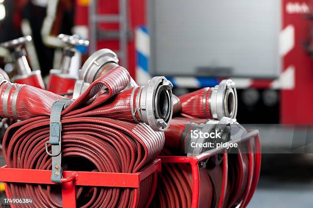 Feuerwehrschläuche Stockfoto und mehr Bilder von Arbeitssicherheit - Arbeitssicherheit, Arbeitsstätten, Ausrüstung und Geräte