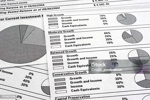 Foto de Planilha Financeiro e mais fotos de stock de 401k - Palavra inglesa - 401k - Palavra inglesa, Imposto, Bolsa de valores e ações