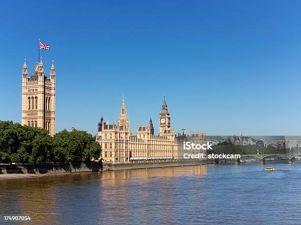 De Londres Y Al Río Támesis Foto de stock y más banco de imágenes de Aire libre - Aire libre, Arquitectura, Arquitectura exterior