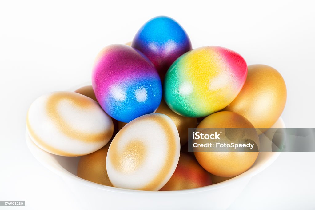 Huevos de Pascua en un tazón - Foto de stock de Acontecimiento libre de derechos