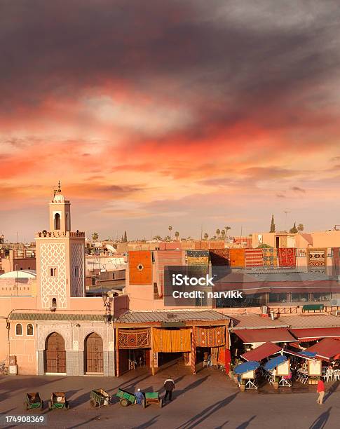 Piazza Jamaa Elfna Di Marrakesh - Fotografie stock e altre immagini di Djemma El Fna - Djemma El Fna, Marrakesh, Africa