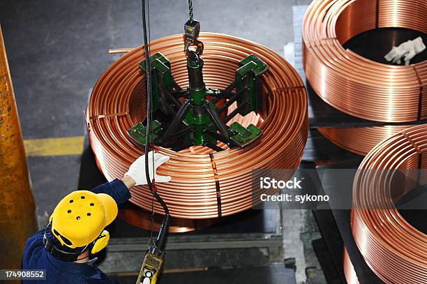 Cabos De Cobre Em Armazém - Fotografias de stock e mais imagens de Aranha - Aracnídeo - Aranha - Aracnídeo, Cobre, Guindaste - Maquinaria de Construção