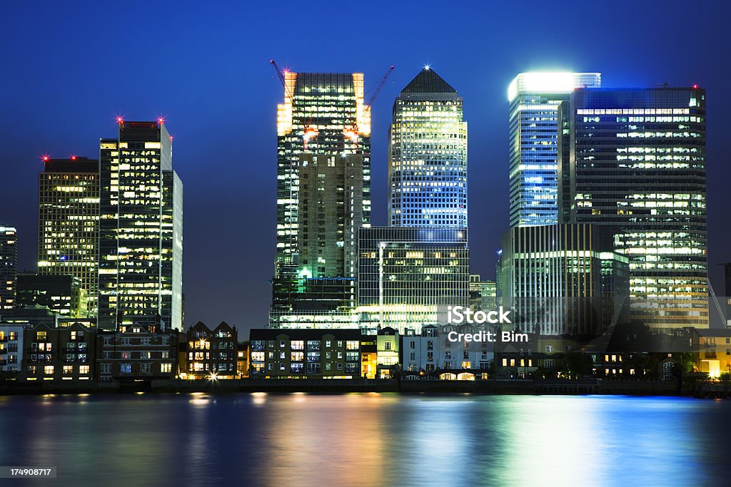 Londres, Canary Wharf, sur la ville de nuit - Photo de Activité bancaire libre de droits
