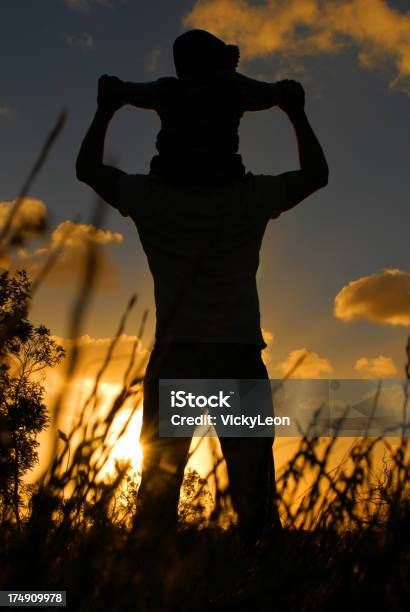 Foto de Pai E Filho e mais fotos de stock de Família - Família, Filho, Nascer do sol