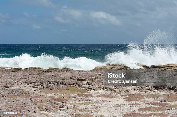 Mar En La Costa De Bonaire Foto de stock y más banco de imágenes de Agua - Agua, Aire libre, Antillas