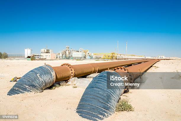 Industria Di Petrolio Raffineria Pipeline - Fotografie stock e altre immagini di Arabia Saudita - Arabia Saudita, Petrolio, Pozzo petrolifero
