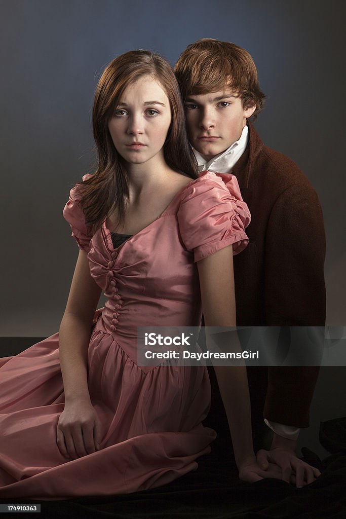 Retrato de hombre joven y mujer estilo Vintage - Foto de stock de 16-17 años libre de derechos