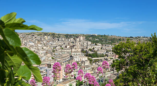 модика город, сицилия, италия - modica photography italy sunlight стоковые фото и изображения