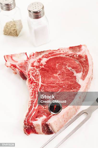 Cru Tbone Steak - Fotografias de stock e mais imagens de Bife - Bife, Carne, Carne Vermelha