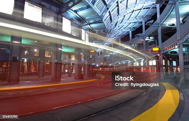 Foto de Trem Trilhas e mais fotos de stock de Amarelo - Amarelo, Amizade, Bonde