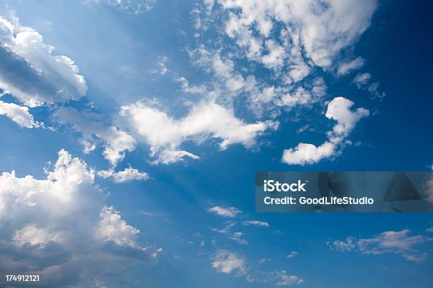 Foto de Apenas Outro Cloudscape e mais fotos de stock de Azul - Azul, Beleza natural - Natureza, Cloudscape
