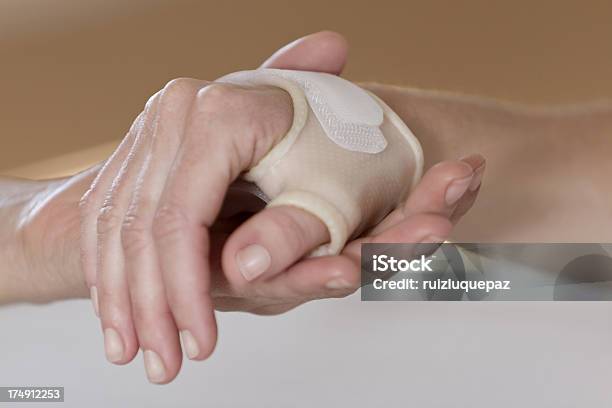 Physiotherapie Stockfoto und mehr Bilder von Ergotherapie - Ergotherapie, Knochenschiene, Daumen