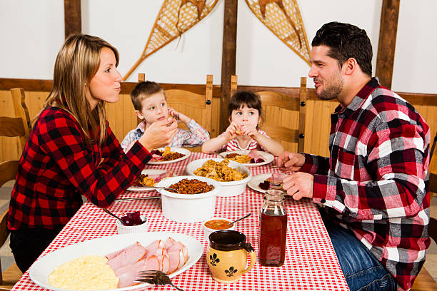 desayuno en el azúcar shack - maple syrup sugar shack fotografías e imágenes de stock