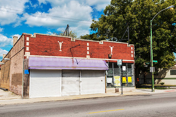 istock Shuttered commercial buildings in Avalon Park, Chicago 174912671