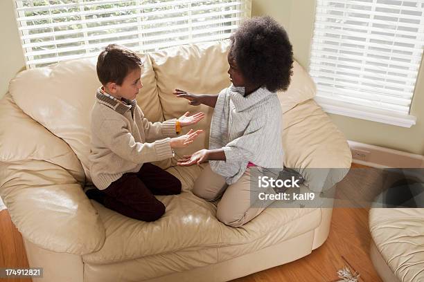 Multi Étnica Crianças Jogando - Fotografias de stock e mais imagens de 4-5 Anos - 4-5 Anos, Afro, Afro-americano