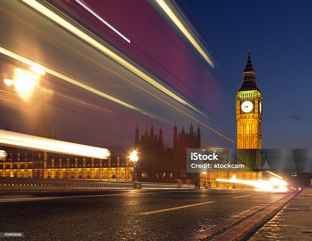 Autobus w Londynie i Parlament - Zbiór zdjęć royalty-free (Autobus)