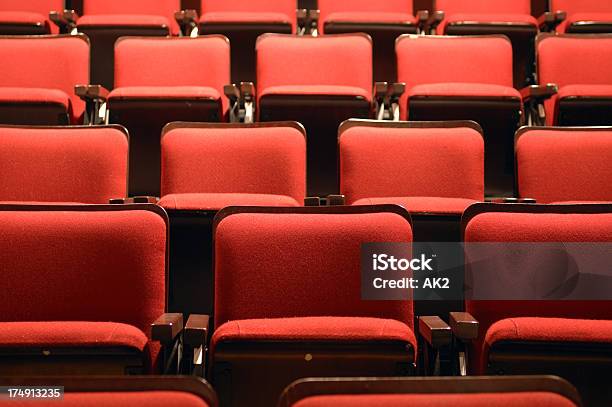 Theater Rote Sitze Stockfoto und mehr Bilder von Bühnentheater - Bühnentheater, Fahrzeugsitz, Theateraufführung