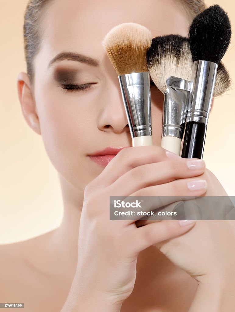 Frau mit Make-up Pinsel - Lizenzfrei 20-24 Jahre Stock-Foto