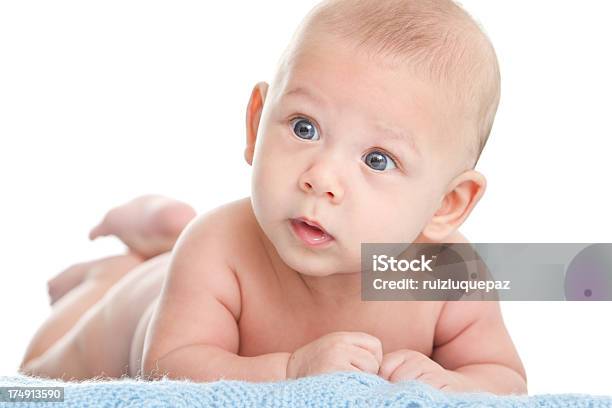 Foto de Doce Bebêportrait e mais fotos de stock de Bebê - Bebê, Deitado de costas, Fundo Branco