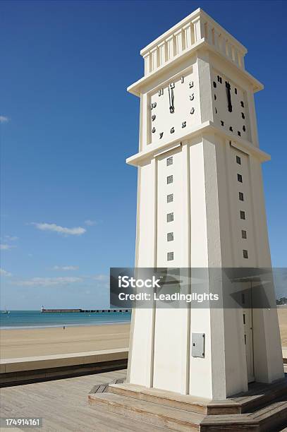 Torre Del Reloj De Les Sables Dolonne Foto de stock y más banco de imágenes de Les Sables d'Olonne - Les Sables d'Olonne, Arena, Playa