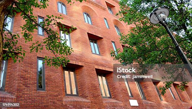 Exclusivo Apartment Building Foto de stock y más banco de imágenes de Ajardinado - Ajardinado, Alféizar, Arquitectura