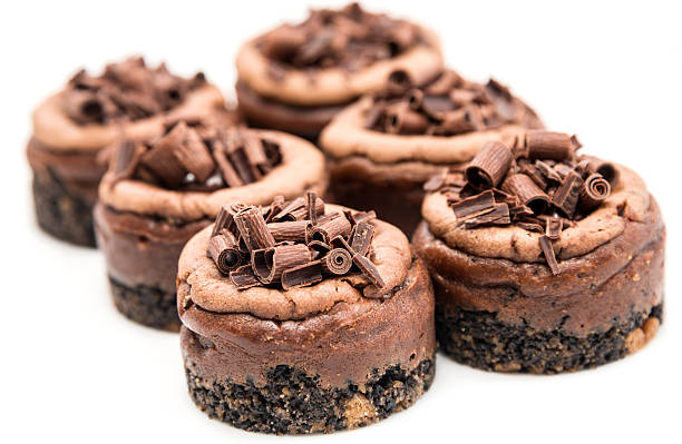 mini cheesecakes de chocolate - indulgence chocolate cheesecake small fotografías e imágenes de stock