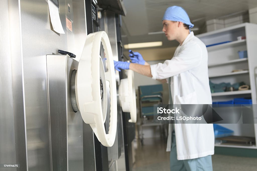 Sterilizer no Hospital-Verificar a hora de foco Roda - Royalty-free Adulto Foto de stock