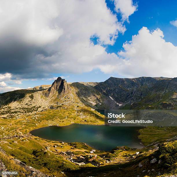 Montanhas Rila - Fotografias de stock e mais imagens de Ao Ar Livre - Ao Ar Livre, Azul, Beleza