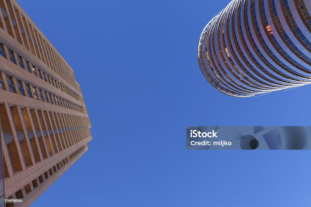 Edificio per uffici moderno - Foto stock royalty-free di Ambientazione esterna