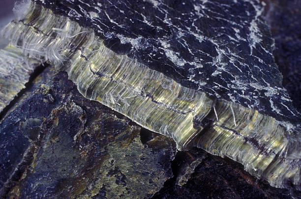 หินใยหิน - asbestos mineral ภาพสต็อก ภาพถ่ายและรูปภาพปลอดค่าลิขสิทธิ์