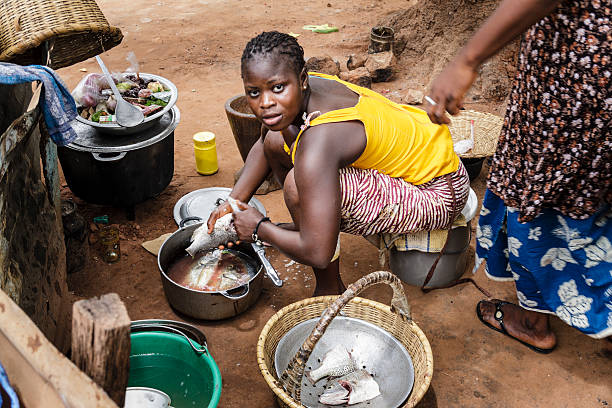 cocina africana - ziguinchor fotografías e imágenes de stock