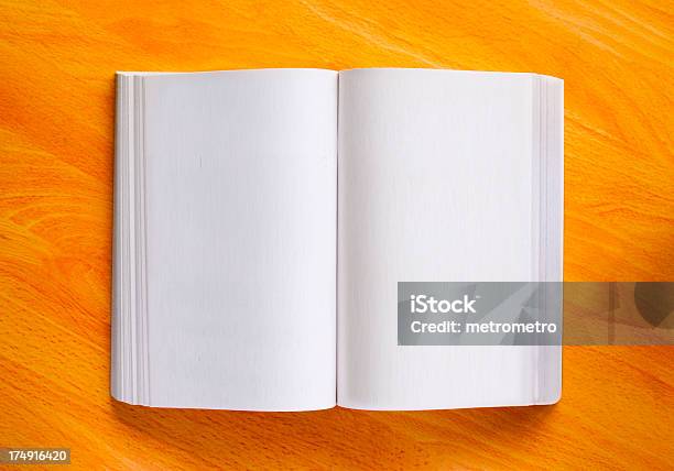 Libro Blanco Foto de stock y más banco de imágenes de Arte cultura y espectáculos - Arte cultura y espectáculos, Blanco - Color, Con textura